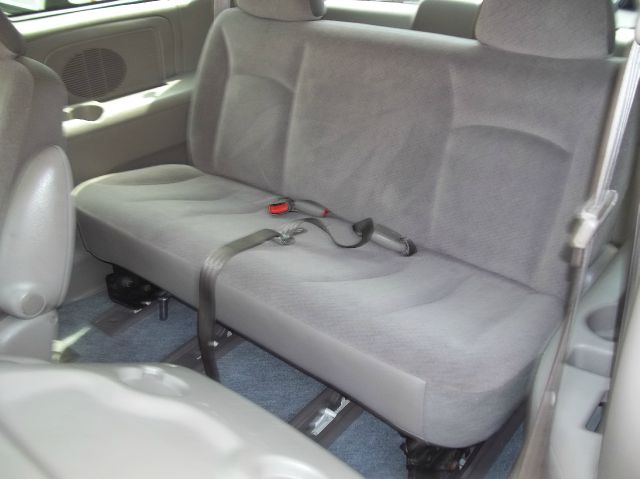 Dodge Caravan 2003 photo 2