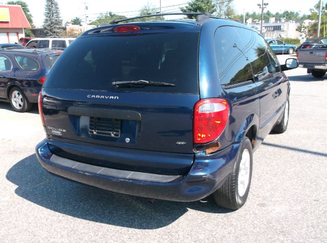 Dodge Caravan 2003 photo 2