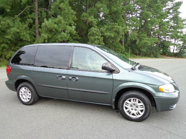 Dodge Caravan 2003 photo 2