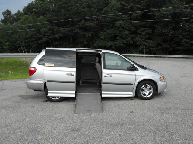 Dodge Caravan 2003 photo 2