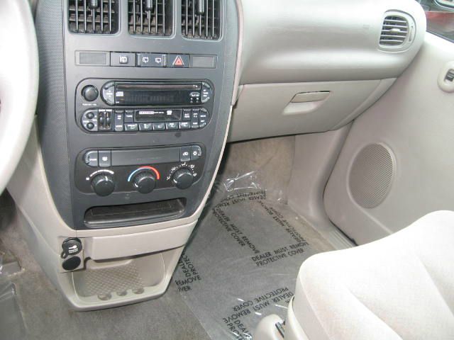 Dodge Caravan 2003 photo 2