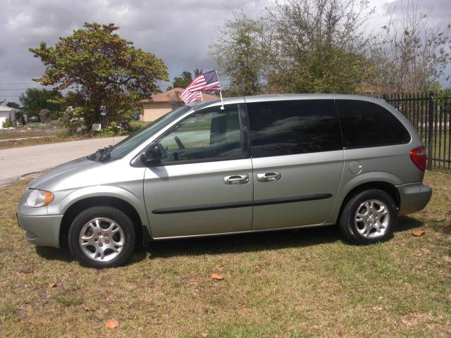 Dodge Caravan 2004 photo 1