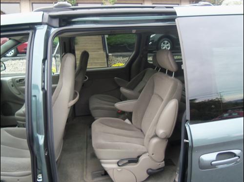 Dodge Caravan 2004 photo 1