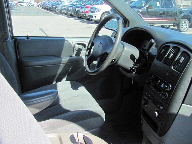 Dodge Caravan 2004 photo 3