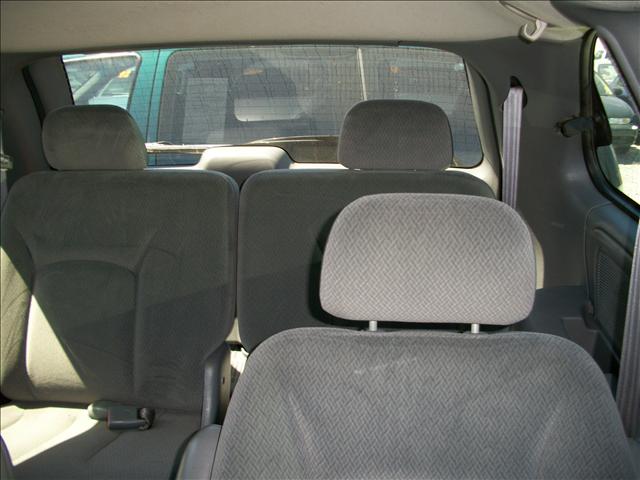 Dodge Caravan 2004 photo 2