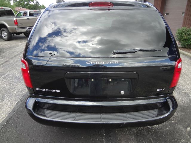 Dodge Caravan 2004 photo 2