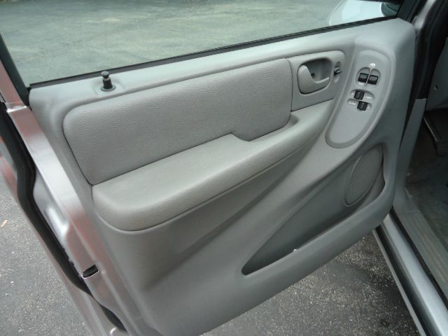 Dodge Caravan 2004 photo 12