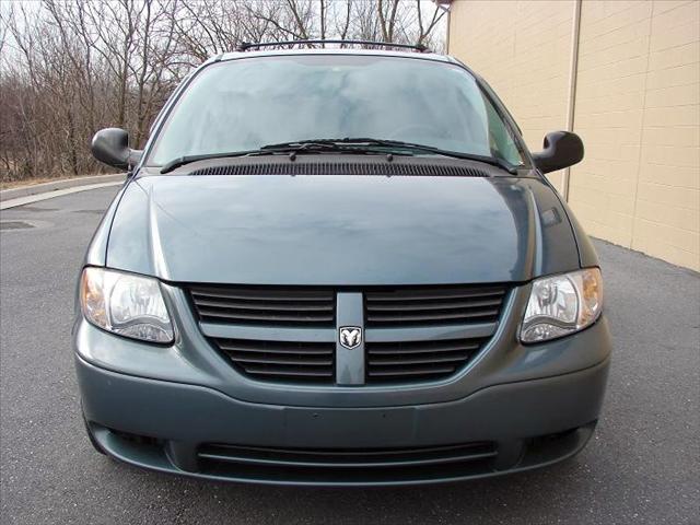 Dodge Caravan 2005 photo 2