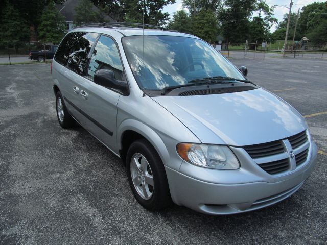 Dodge Caravan 2005 photo 2