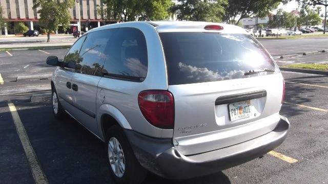 Dodge Caravan 2005 photo 2