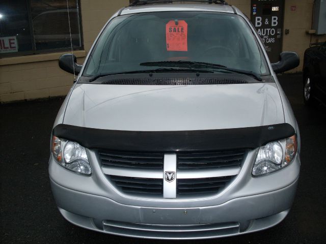 Dodge Caravan 2005 photo 2