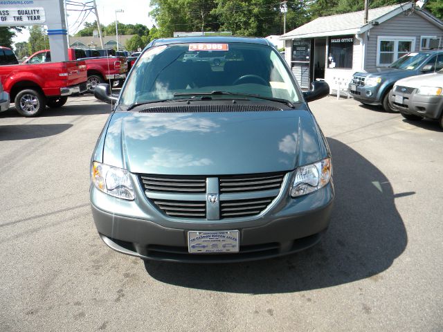 Dodge Caravan 2005 photo 2