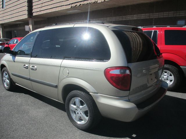 Dodge Caravan 2005 photo 3