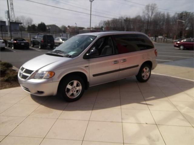 Dodge Caravan 2005 photo 2