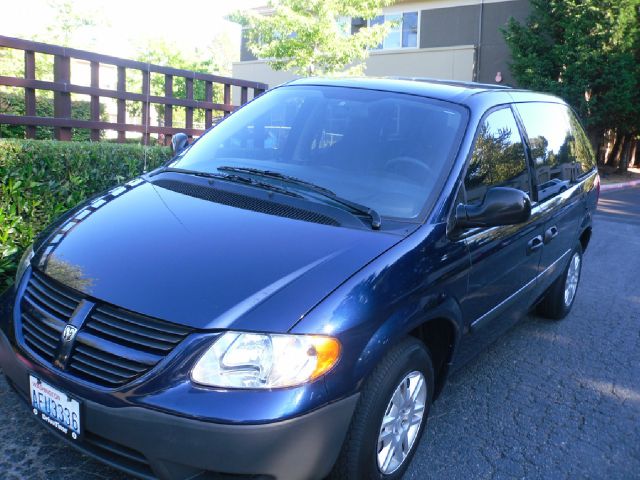 Dodge Caravan 2005 photo 2