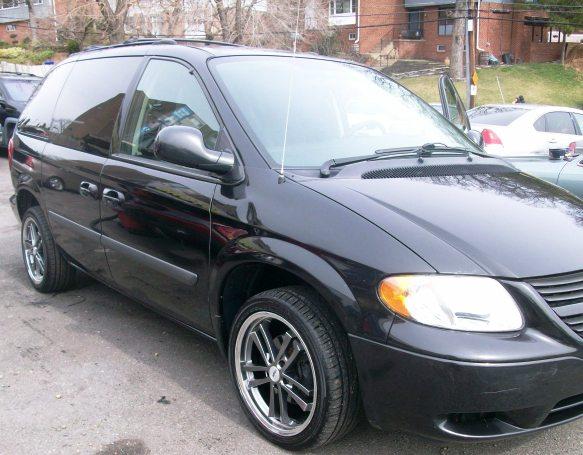 Dodge Caravan 2005 photo 2