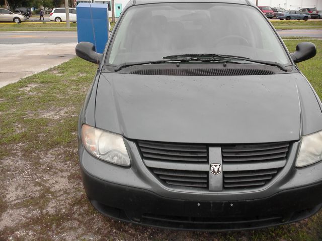 Dodge Caravan 2005 photo 2