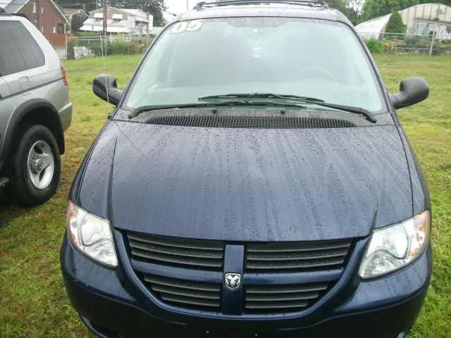 Dodge Caravan 2005 photo 2