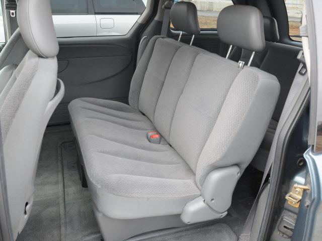 Dodge Caravan 2005 photo 2