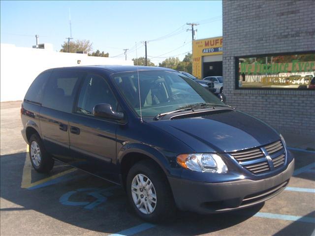 Dodge Caravan 2005 photo 2