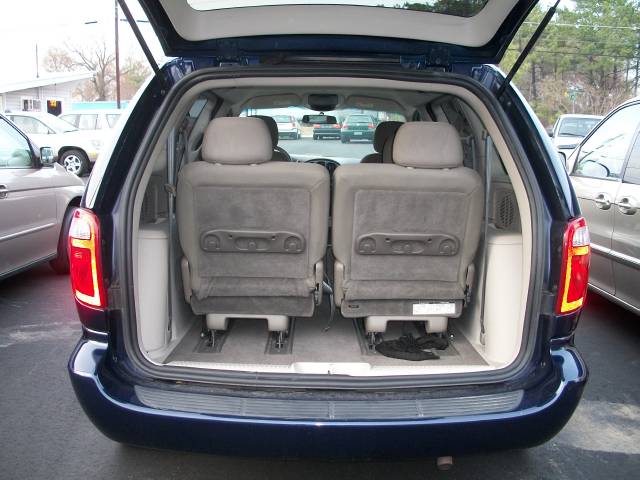 Dodge Caravan 2005 photo 2