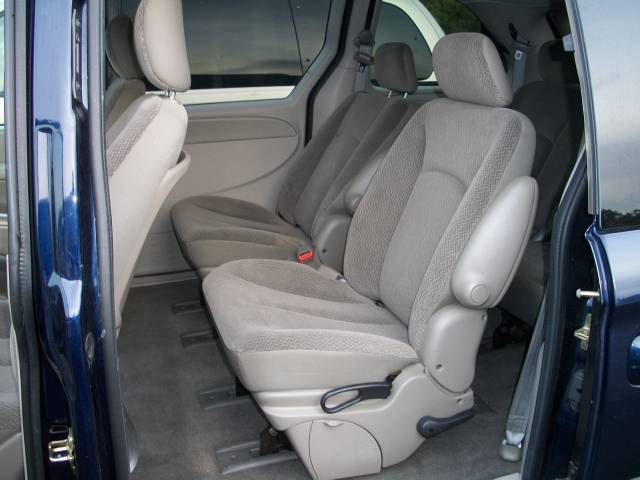 Dodge Caravan 2005 photo 1