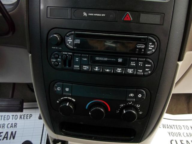 Dodge Caravan 2005 photo 17