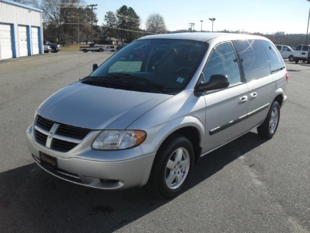 Dodge Caravan 2005 photo 2