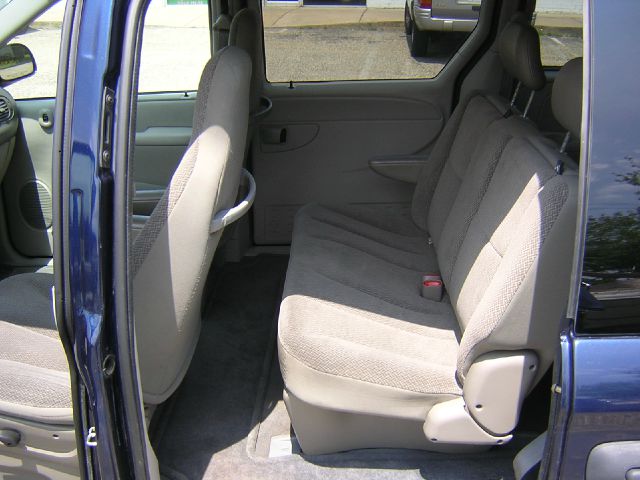 Dodge Caravan 2005 photo 18