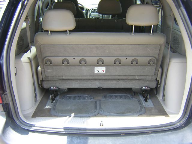 Dodge Caravan 2005 photo 9