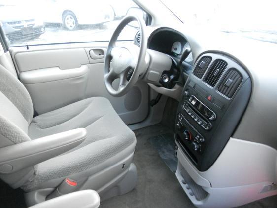 Dodge Caravan 2005 photo 2