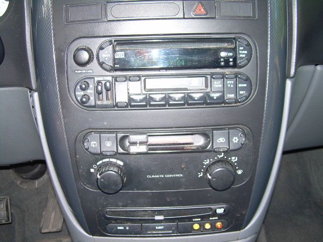 Dodge Caravan 2005 photo 2