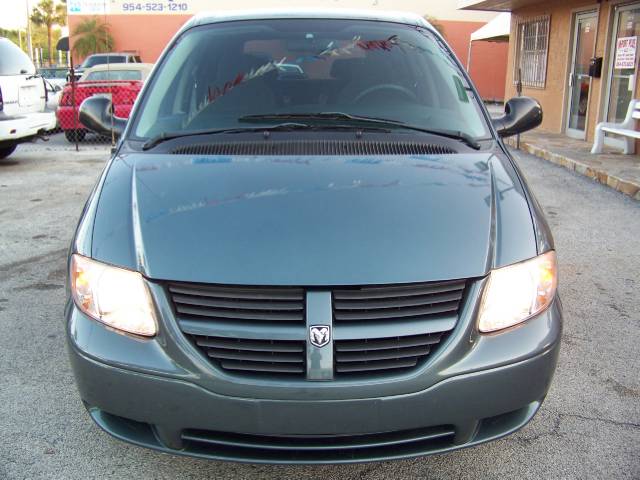 Dodge Caravan 2005 photo 2