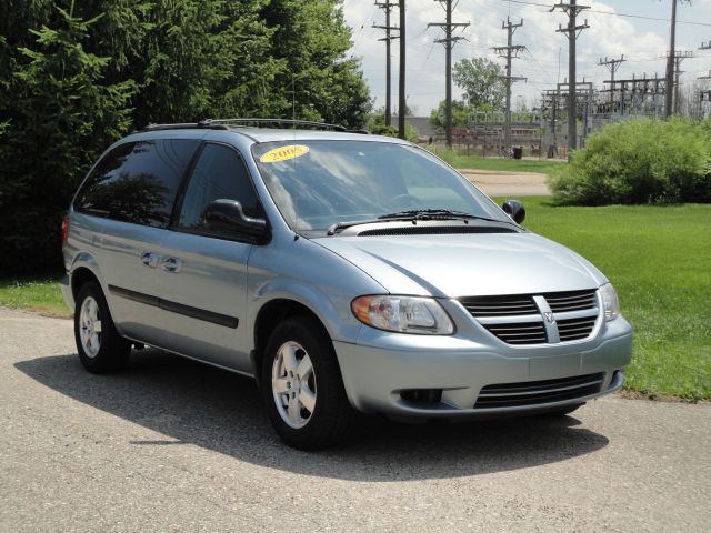 Dodge Caravan 2005 photo 2