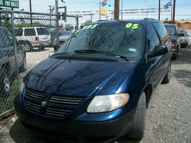 Dodge Caravan 2005 photo 2