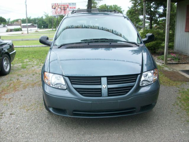 Dodge Caravan 2005 photo 2