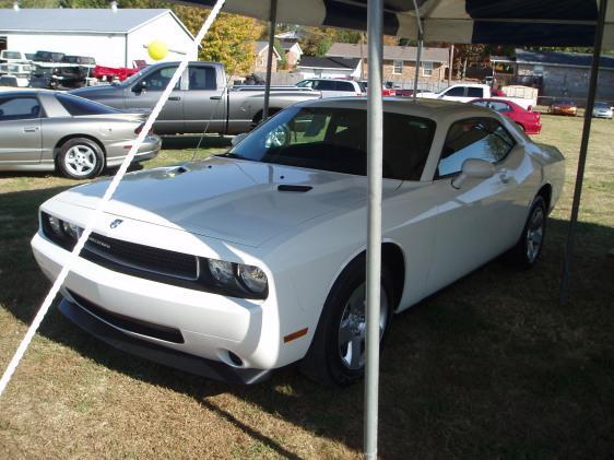 Dodge Challenger SE Coupe