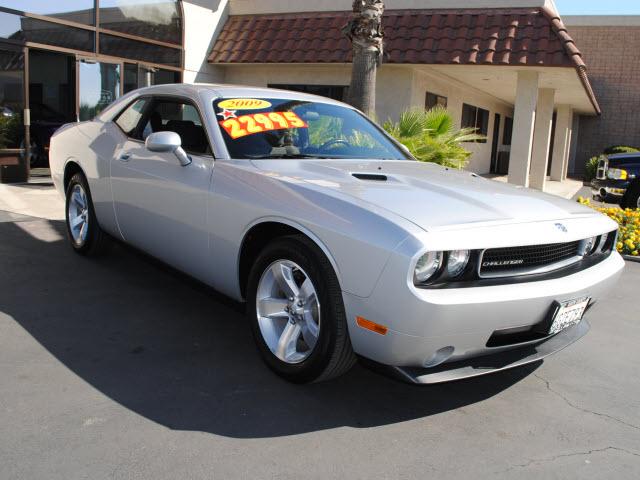 Dodge Challenger SE Coupe