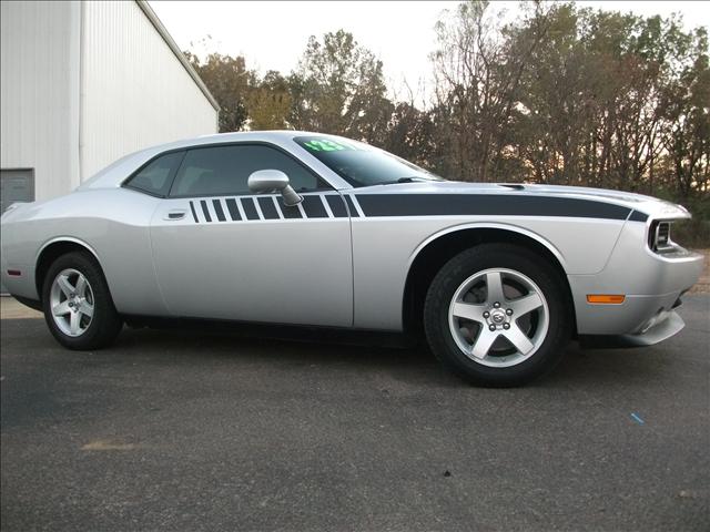 Dodge Challenger SE Coupe