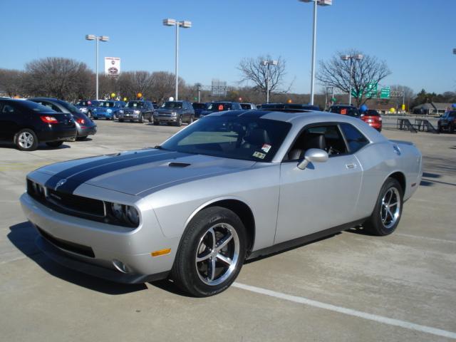 Dodge Challenger SE Coupe