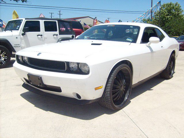 Dodge Challenger SE Coupe