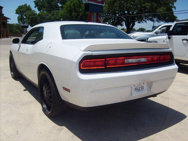 Dodge Challenger 2010 photo 1