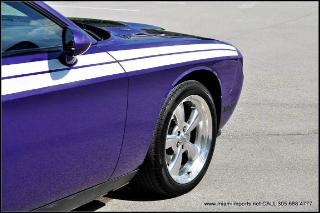 Dodge Challenger 2010 photo 16