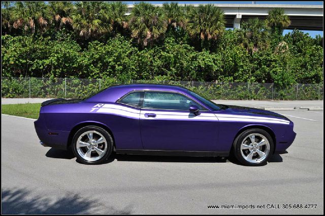 Dodge Challenger 2010 photo 28