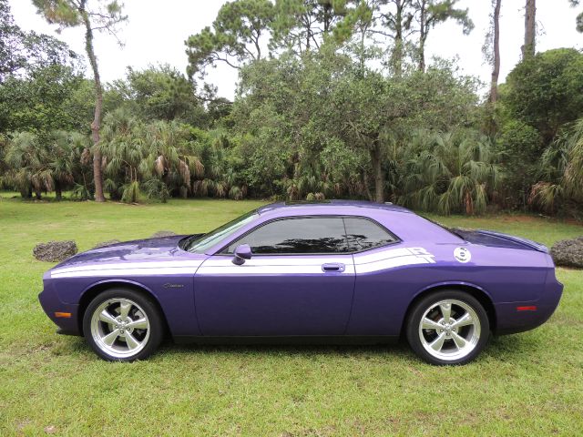 Dodge Challenger 2010 photo 2