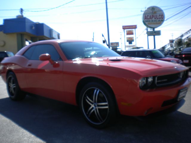 Dodge Challenger 2010 photo 1