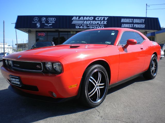 Dodge Challenger 2010 photo 10