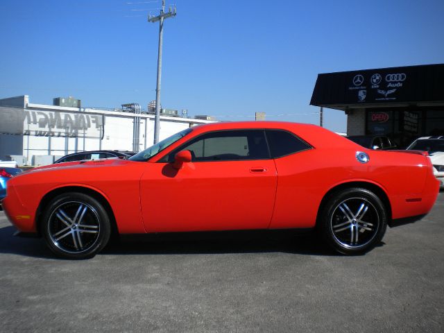 Dodge Challenger 2010 photo 18