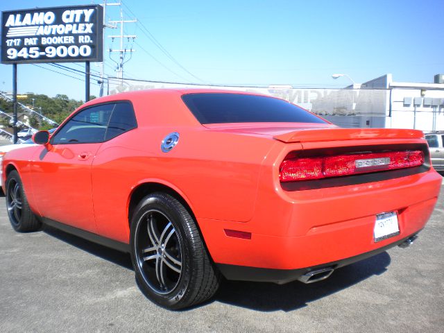 Dodge Challenger 2010 photo 19