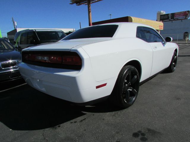 Dodge Challenger 2010 photo 3